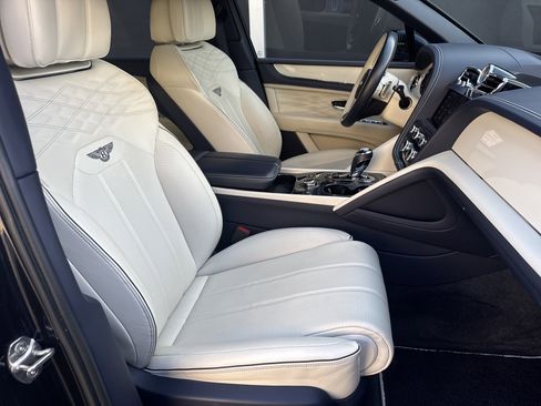 Used 2023 Bentley Bentayga Extended Wheelbase image 2