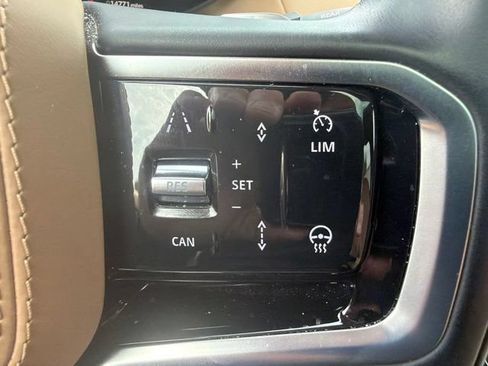 Used 2024 Land Rover Range Rover Sport SE AWD/4WD image 19