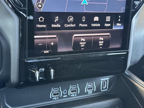 New 2026 RAM 1500 Laramie AWD/4WD image 19