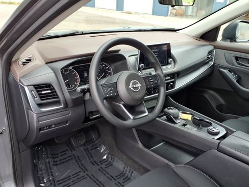 Used 2023 Nissan Rogue S AWD/4WD image 5