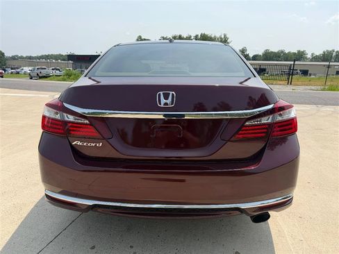 Used 2017 Honda Accord EX image 6