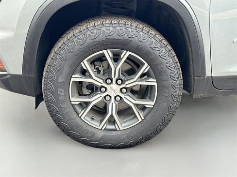 Used 2024 GMC Acadia AT4 w/ Luxury Package image 33