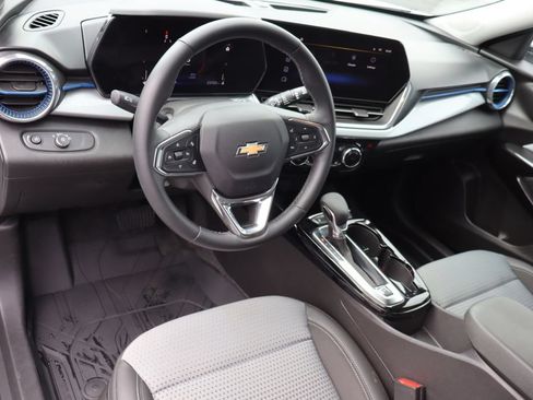 Used 2024 Chevrolet Trax LT w/ Driver Confidence Package FWD image 5