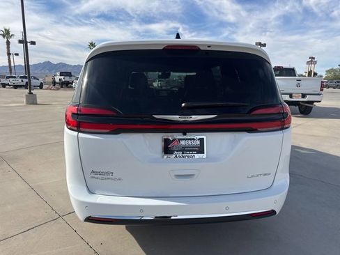 New 2026 Chrysler Pacifica Limited image 4