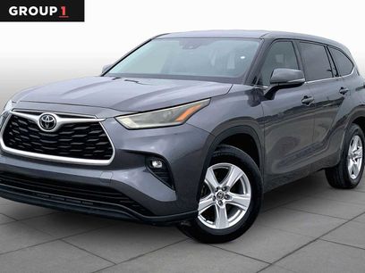 Used 2022 Toyota Highlander LE