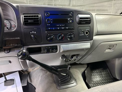 Used 2005 Ford F250 XLT AWD/4WD image 12