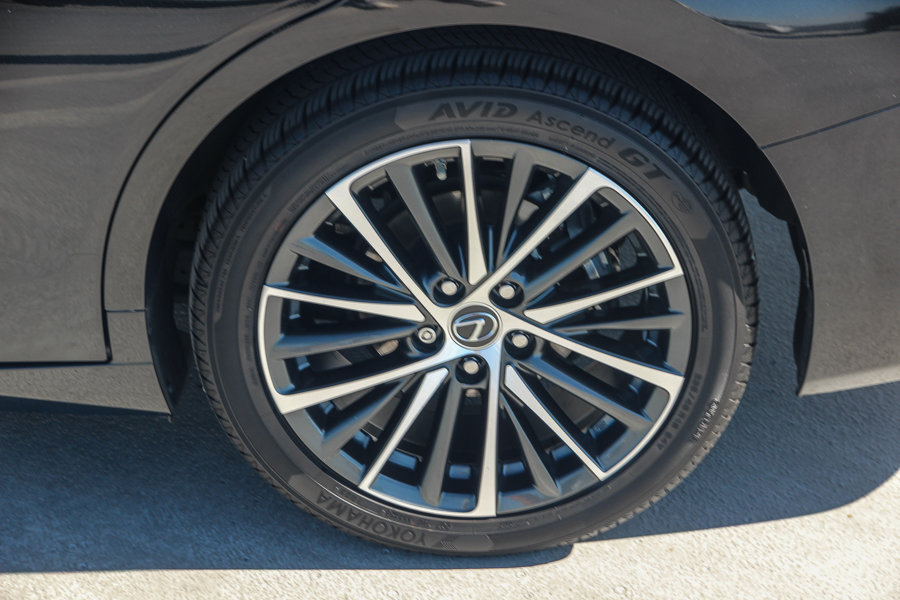 Certified 2024 Lexus ES 300h w/ Premium Package FWD image 12