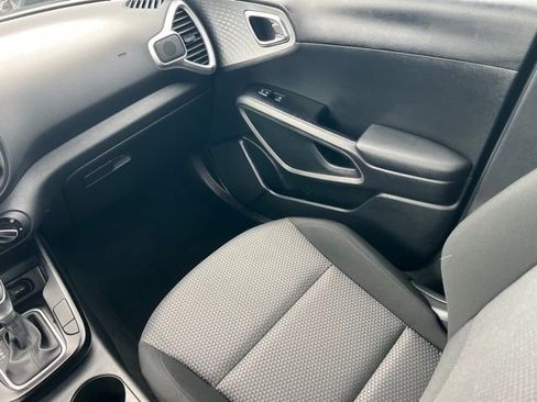 Certified 2025 Kia Soul LX w/ LX Technology Package image 15