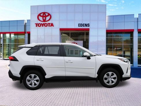 Used 2025 Toyota RAV4 LE AWD/4WD image 2