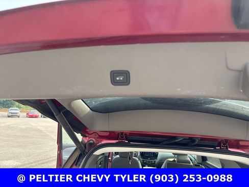 Used 2020 Chevrolet Traverse LT FWD image 22