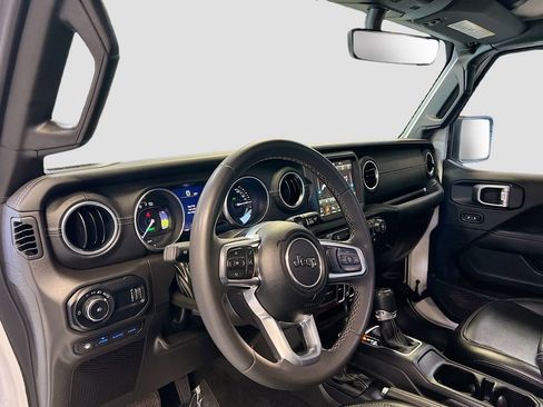 Used 2023 Jeep Wrangler Unlimited Sahara AWD/4WD image 9