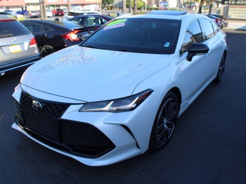 Used 2019 Toyota Avalon Touring w/ Advanced Safety Package FWD image 4