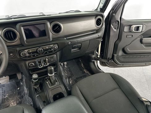 Used 2023 Jeep Wrangler Sport AWD/4WD image 18