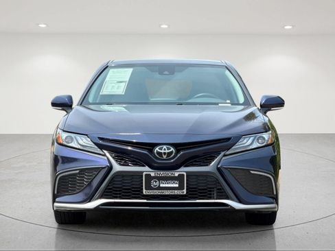 Used 2022 Toyota Camry XSE FWD image 8