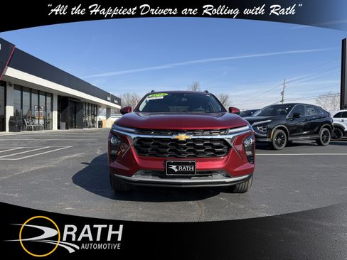 Used 2025 Chevrolet Trax LT image 3