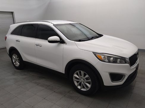 Used 2018 Kia Sorento FWD image 11