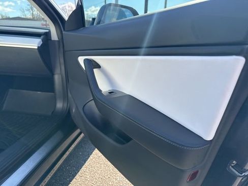 Used 2020 Tesla Model 3 Performance image 9