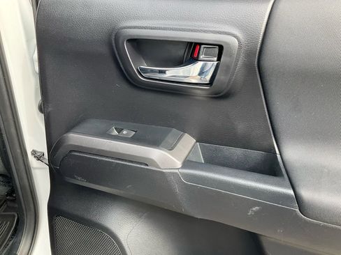 Used 2019 Toyota Tacoma TRD Sport image 54