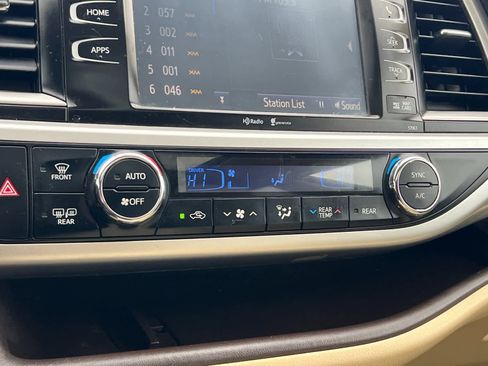 Used 2015 Toyota Highlander XLE image 22