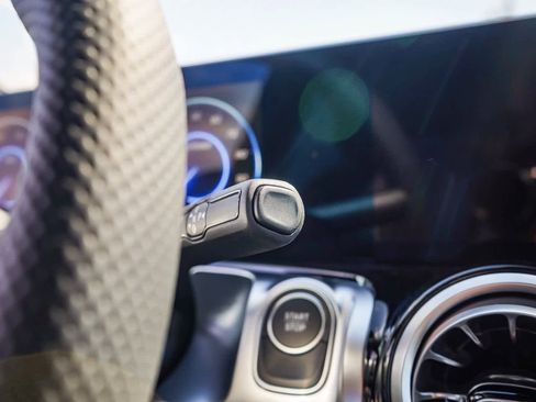 Used 2024 Mercedes-Benz EQB 300 4MATIC image 26