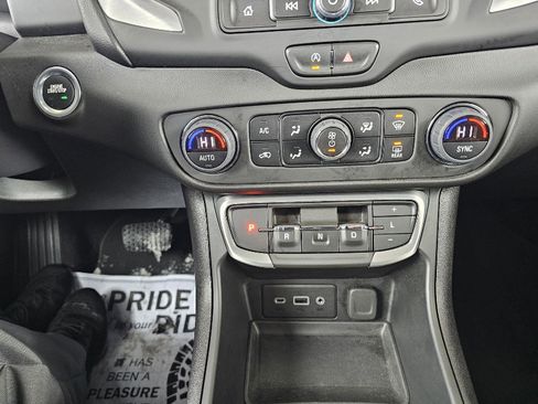 Used 2024 GMC Terrain SLE w/ Driver Convenience Package image 26