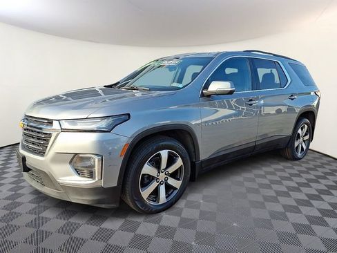 Certified 2023 Chevrolet Traverse LT w/ LT Premium Package AWD/4WD image 3