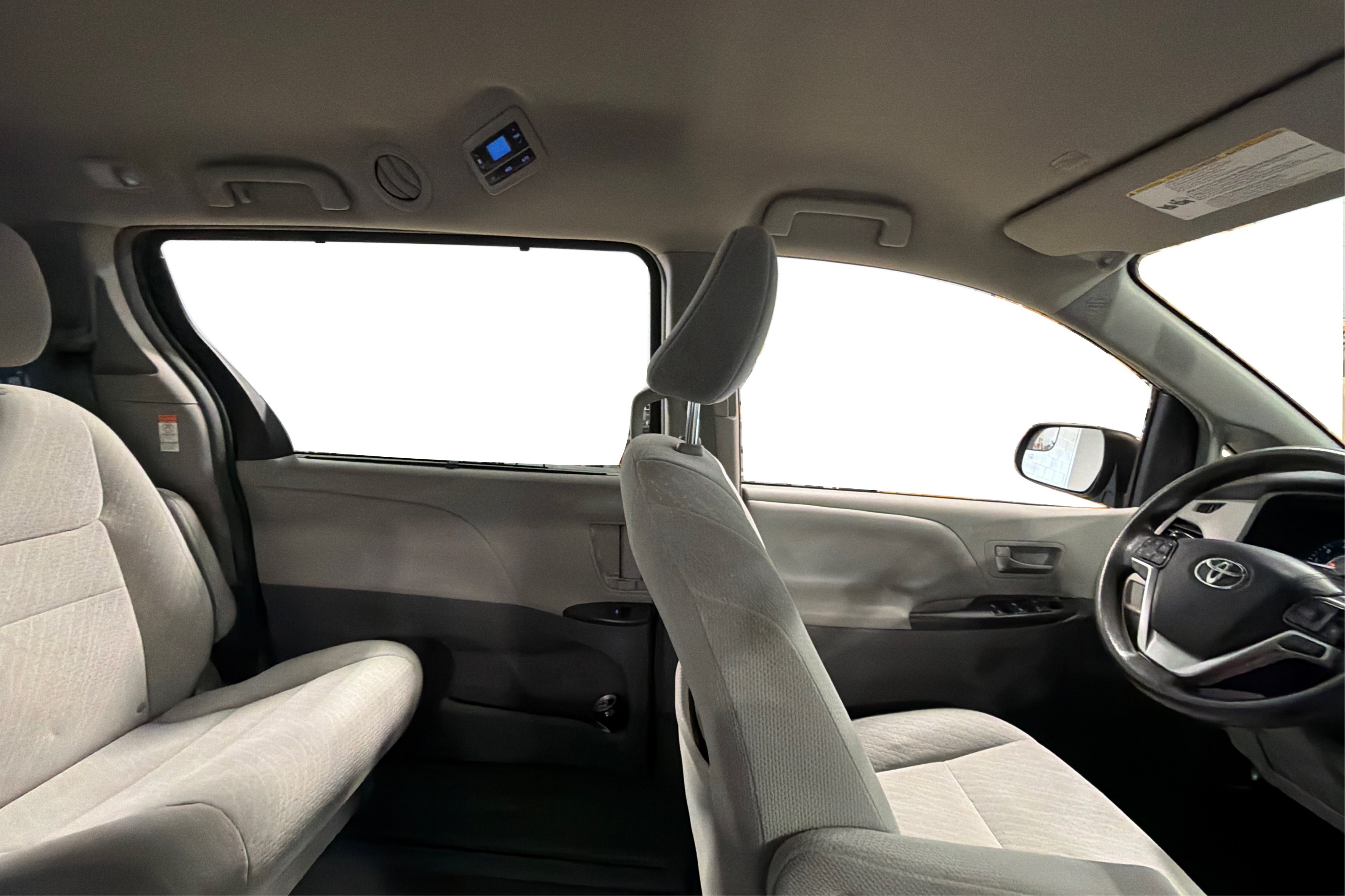 Used 2019 Toyota Sienna LE FWD image 38