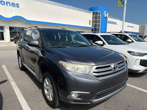 Used 2013 Toyota Highlander SE FWD image 3