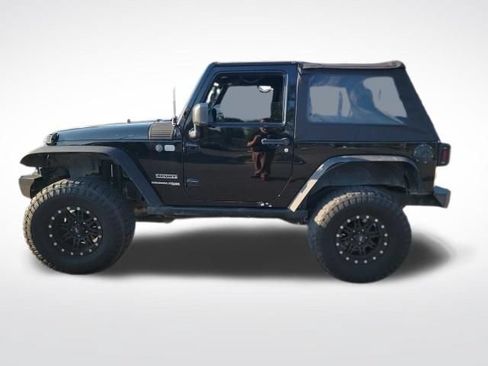 Used 2018 Jeep Wrangler Sport w/ Connectivity Group AWD/4WD image 5