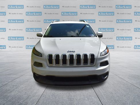 Used 2018 Jeep Cherokee Latitude Plus w/ Cold Weather Group AWD/4WD image 2