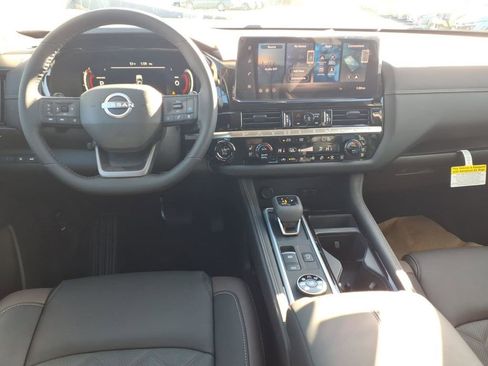 New 2026 Nissan Pathfinder Platinum image 9