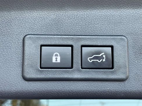 Used 2023 Subaru Ascent Premium w/ Convenience Package image 9