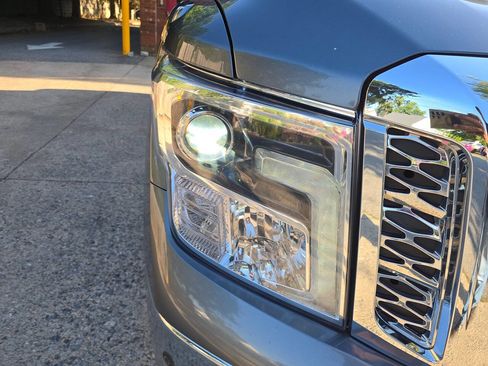 Used 2018 Nissan Titan SL w/ Texas Titan Edition AWD/4WD image 37
