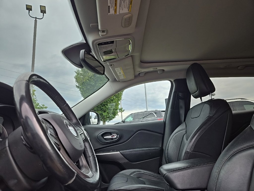 Used 2019 Jeep Cherokee Limited AWD/4WD image 34
