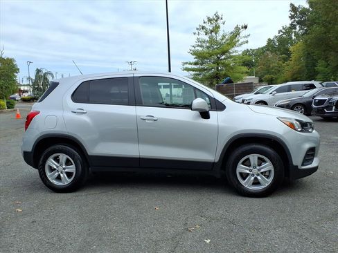 Certified 2022 Chevrolet Trax LS w/ Tint and Cruise Package image 8