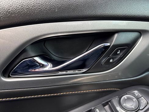 Used 2021 Chevrolet Traverse LS image 25