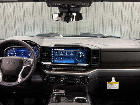 Used 2026 Chevrolet Silverado 1500 LT Trail Boss w/ LT Trail Boss Premium Package AWD/4WD image 36
