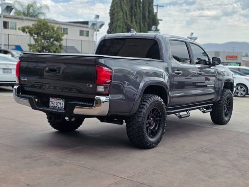 Used 2021 Toyota Tacoma SR5 AWD/4WD image 12