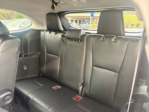 Used 2022 Toyota Highlander XLE image 16