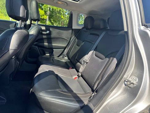 Used 2018 Jeep Compass Limited w/ Navigation Group AWD/4WD image 20