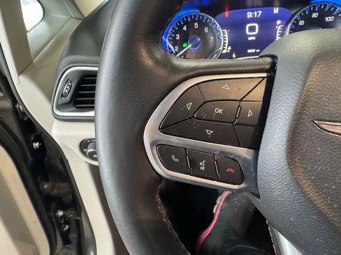 Used 2020 Chrysler Pacifica Touring-L Plus image 27