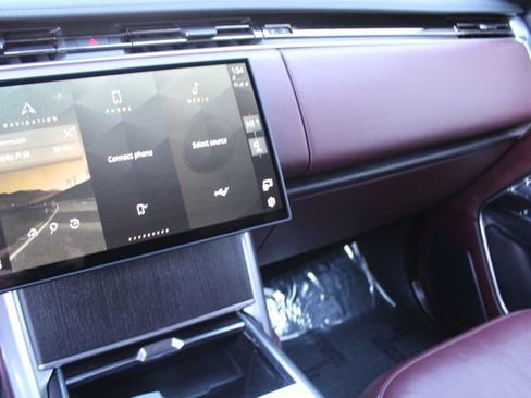 Used 2024 Land Rover Range Rover SE image 15