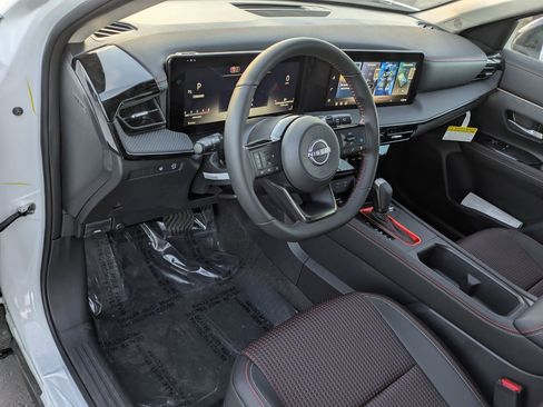 New 2026 Nissan Kicks SR FWD image 2