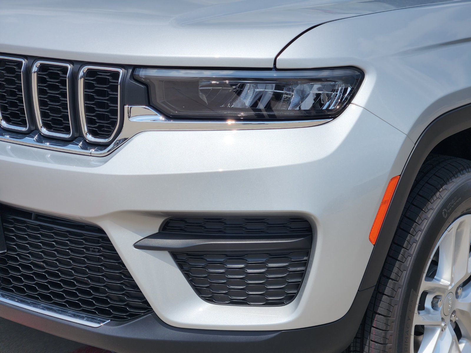 New 2026 Jeep Grand Cherokee Laredo RWD image 9