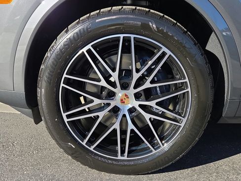 Certified 2026 Porsche Cayenne Coupe AWD/4WD image 24