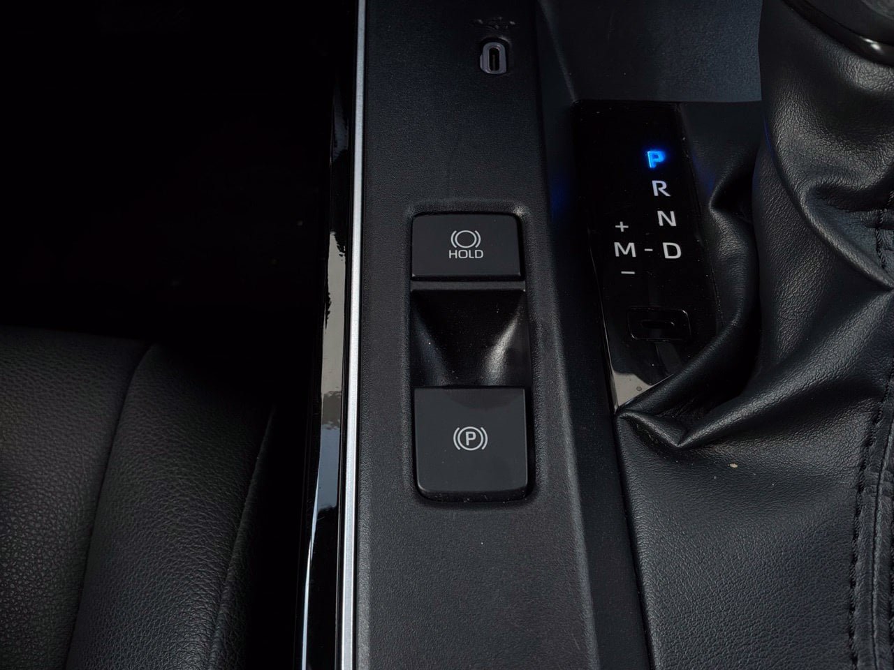 Used 2026 Toyota Corolla Cross XLE FWD image 25