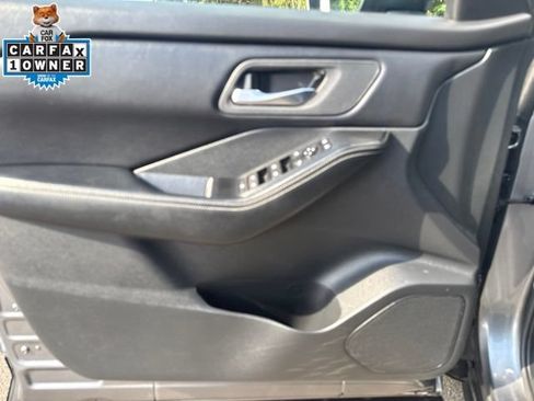 Used 2024 Nissan Rogue SV FWD image 11