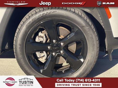 Used 2023 Jeep Grand Cherokee L Laredo AWD/4WD image 16