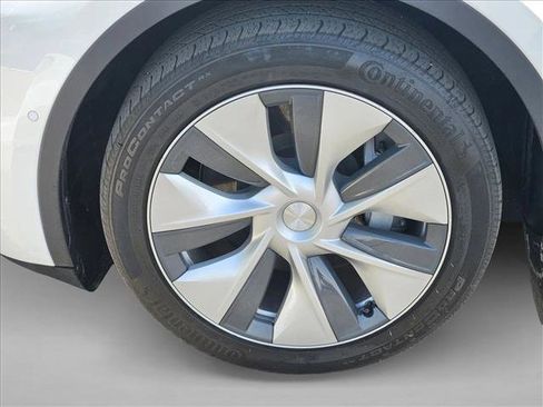 Used 2022 Tesla Model Y Long Range AWD/4WD image 24