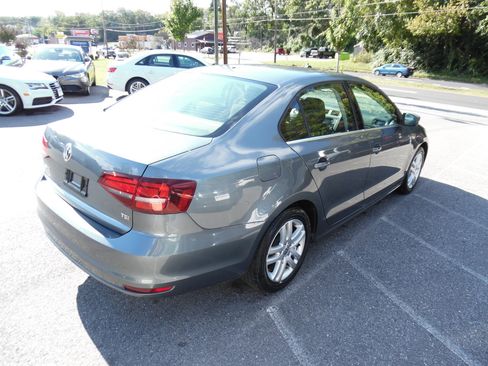 Used 2017 Volkswagen Jetta S image 5